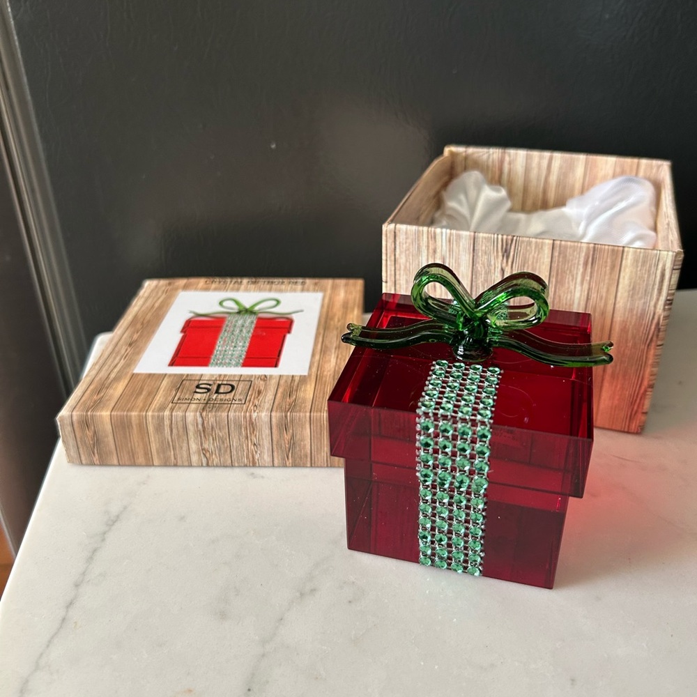 Crystal Gift Box Red with Green Bow - Picture 2 of 6